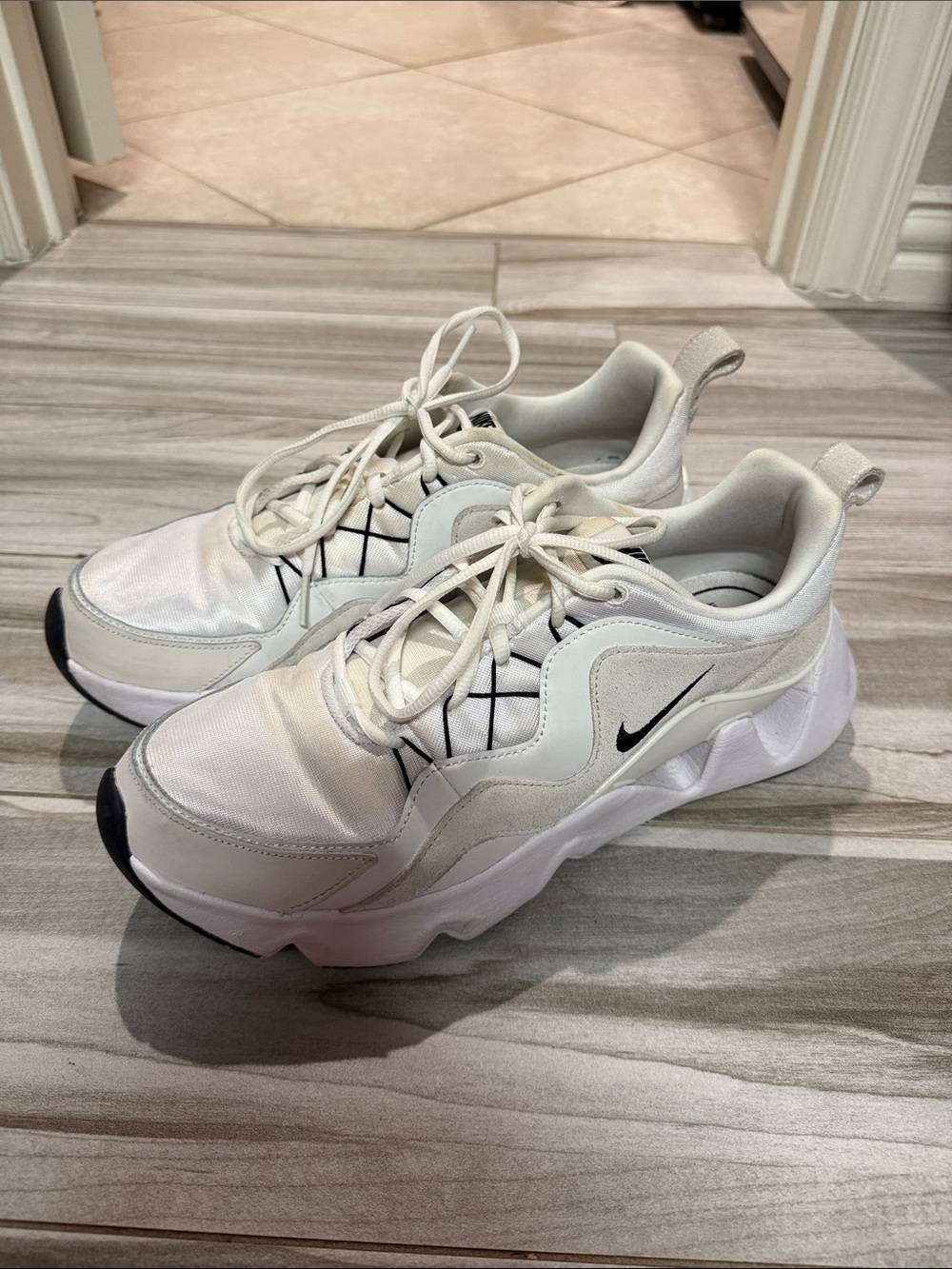 Nike White and Cream Chunky Sneakers RYZ Size 11.5